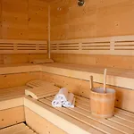 Wallackhaus Regiojet מלון היליגנבלוט