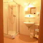 Wallackhaus Regiojet מלון היליגנבלוט