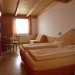 מלון Wallackhaus Regiojet 3*