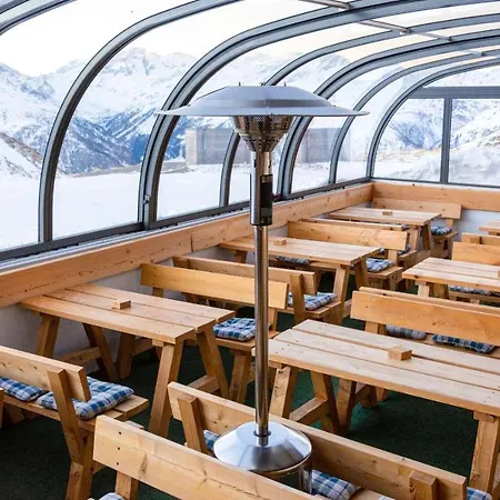 Wallackhaus Regiojet מלון