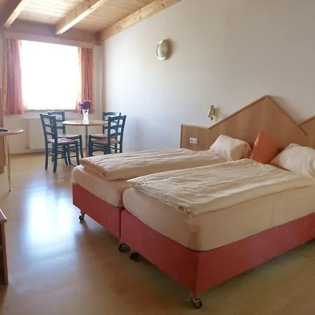 Wallackhaus Regiojet ホテル 3*