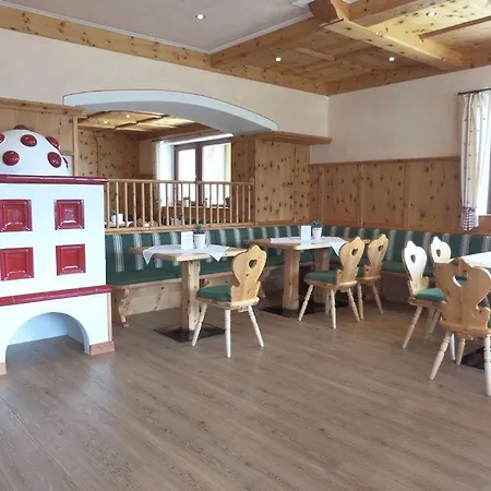 Wallackhaus Regiojet ホテル 3*