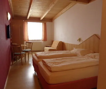 Отель Wallackhaus Regiojet 3*