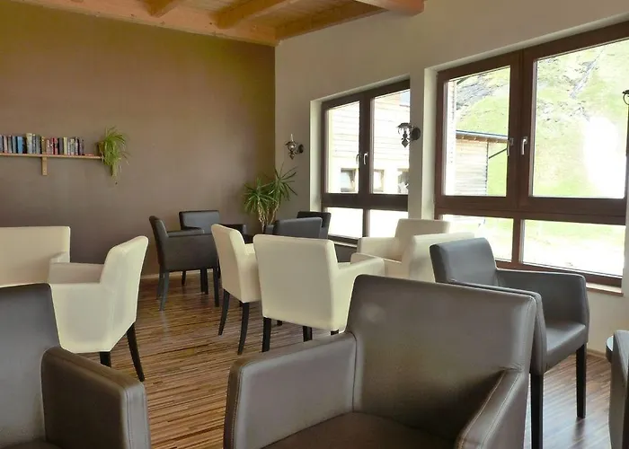 Wallackhaus Regiojet 3* היליגנבלוט